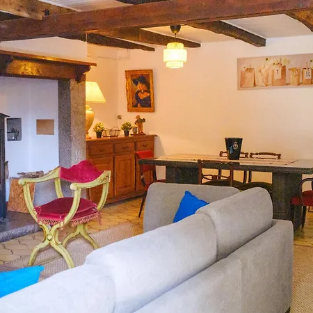 Maison A , Gamelou , 3 * Murols